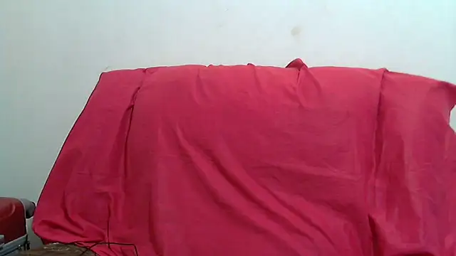 Snapshot of sluttylaura21 chatting on 02-26-25, 06:00 sluttylaura21 online show from 02-26-25, 06:00