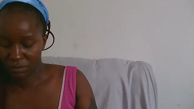 Snapshot of sluttylaura21 chatting on 03-11-25, 09:45 sluttylaura21 online show from 03-11-25, 09:45