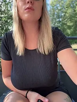 Leanymphoo online show from 09-27-25, 09:36