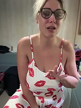 Leanymphoo online show from 10-03-25, 08:33