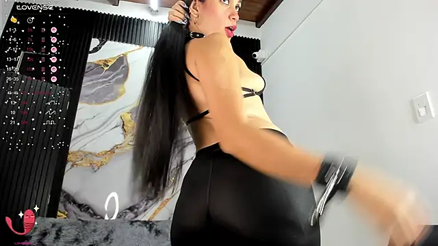 Snapshot of criss_21_ chatting on 03-19-25, 02:16 criss 21 online show from 03-19-25, 02:16
