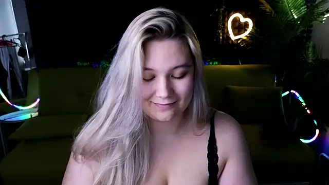 Snapshot of DjennaPalme chatting on 12-18-24, 05:04 DjennaPalme online show from 12-18-24, 05:04