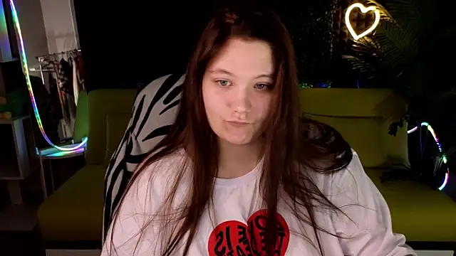Snapshot of DjennaPalme chatting on 01-25-25, 01:43 DjennaPalme online show from 01-25-25, 01:43