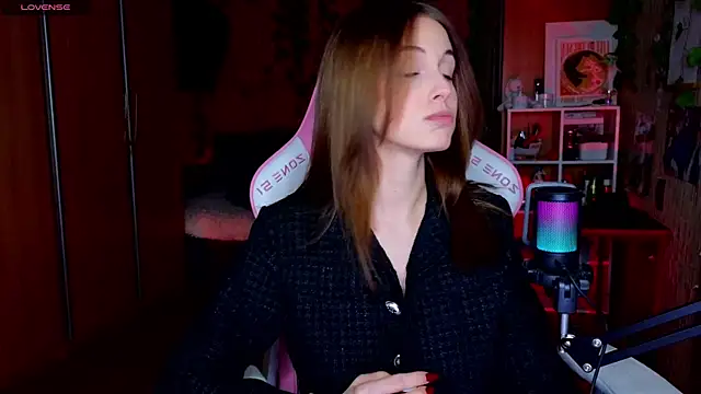 EdelineMaher online show from 12-21-24, 01:53