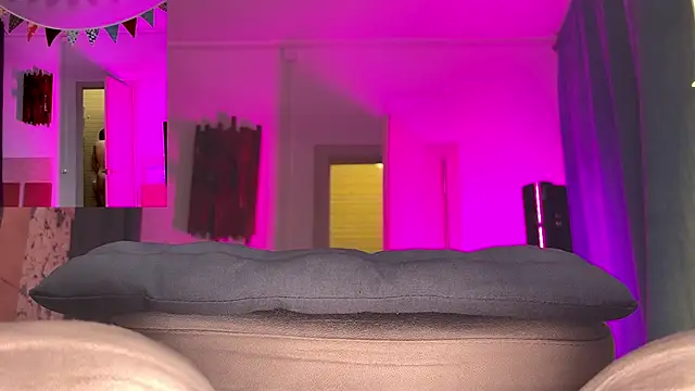 Snapshot of Farmer_James chatting on 04-11-26, 04:55 Farmer James online show from 04-11-26, 04:55