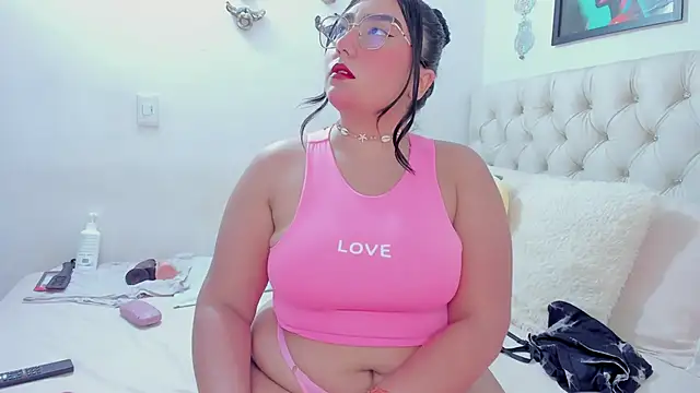 Snapshot of NayaWayne chatting on 03-20-25, 06:53 NayaWayne online show from 03-20-25, 06:53