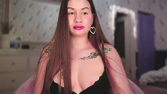 Snapshot of JuicyHelenX chatting on 10-21-25, 03:24 JuicyHelenX online show from 10-21-25, 03:24