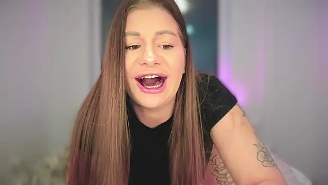 Snapshot of JuicyHelenX chatting on 11-16-25, 03:17 JuicyHelenX online show from 11-16-25, 03:17