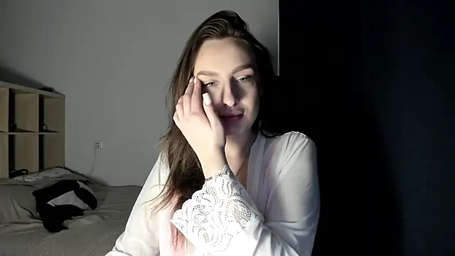 Snapshot of Ella___Bell chatting on 02-11-25, 06:30 Ella Bell online show from 02-11-25, 06:30