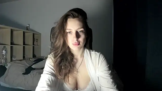 Snapshot of Ella___Bell chatting on 02-24-25, 06:27 Ella Bell online show from 02-24-25, 06:27
