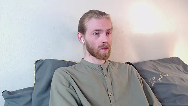 Snapshot of Damien_Bi chatting on 03-22-25, 04:45 Damien Bi online show from 03-22-25, 04:45