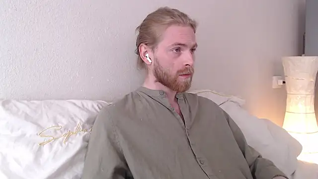 Snapshot of Damien_Bi chatting on 10-20-25, 08:15 Damien Bi online show from 10-20-25, 08:15