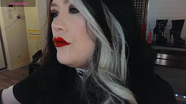 Snapshot of wickedxqueen chatting on 04-15-26, 07:58 wickedxqueen online show from 04-15-26, 07:58