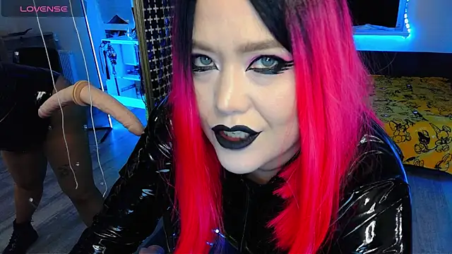 Snapshot of wickedxqueen chatting on 04-19-26, 06:32 wickedxqueen online show from 04-19-26, 06:32