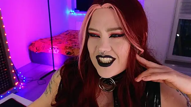 Snapshot of wickedxqueen chatting on 05-25-26, 08:04 wickedxqueen online show from 05-25-26, 08:04