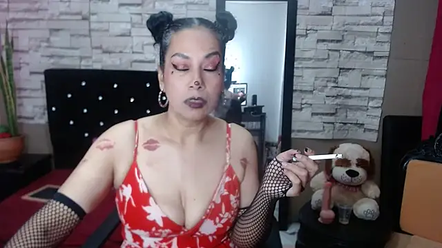 Snapshot of MarianaNight02 chatting on 10-31-25, 05:52 MarianaNight02 online show from 10-31-25, 05:52