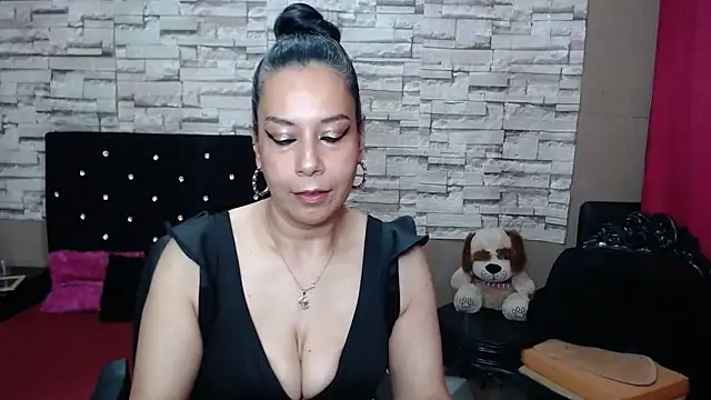 MarianaNight02 online show from 12-15-25, 04:28