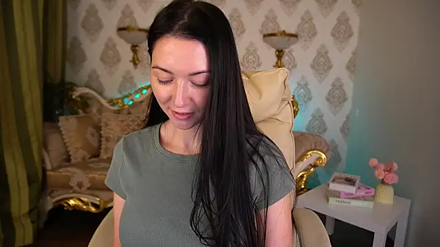 Snapshot of EmilyHalls chatting on 01-18-25, 05:37 EmilyHalls online show from 01-18-25, 05:37
