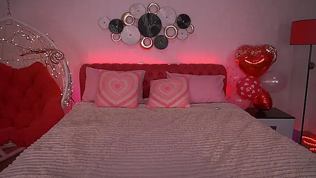 Snapshot of EmilyHalls chatting on 02-14-25, 10:38 EmilyHalls online show from 02-14-25, 10:38