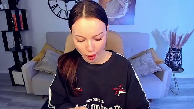 KaitieLove online show from 01-17-25, 05:08