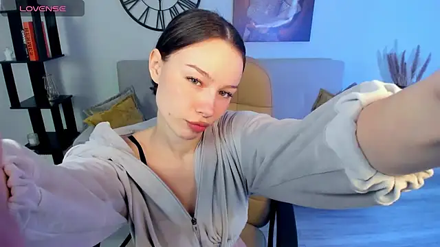 KaitieLove online show from 03-02-25, 06:51