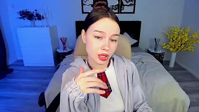 KaitieLove online show from 03-12-25, 08:41