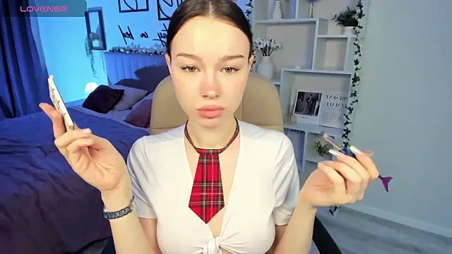 KaitieLove online show from 03-18-25, 12:03