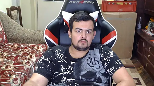 Snapshot of LuckyMarone chatting on 10-29-25, 02:14 LuckyMarone online show from 10-29-25, 02:14