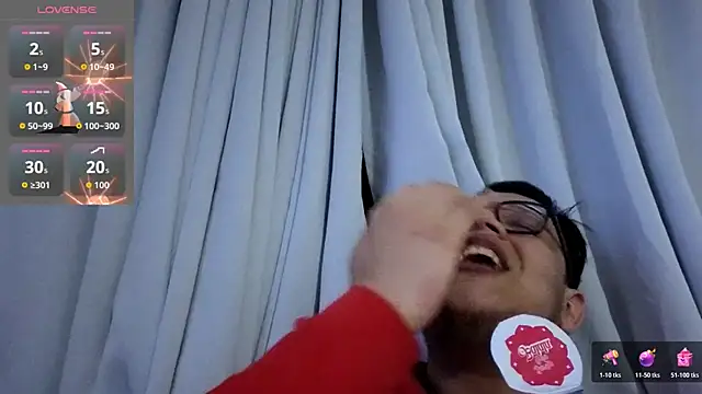 Snapshot of batman2433 chatting on 10-30-25, 12:34 batman2433 online show from 10-30-25, 12:34