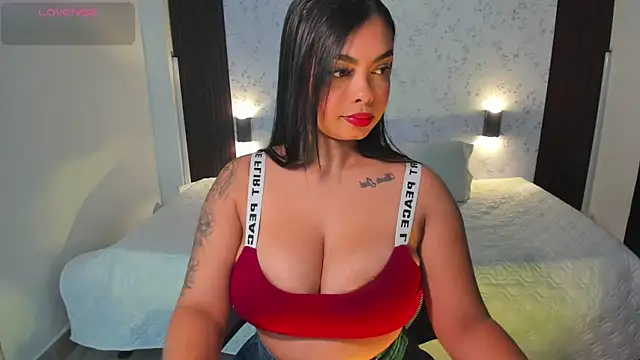 Snapshot of MartinaBianchi chatting on 10-13-25, 11:16 MartinaBianchi online show from 10-13-25, 11:16