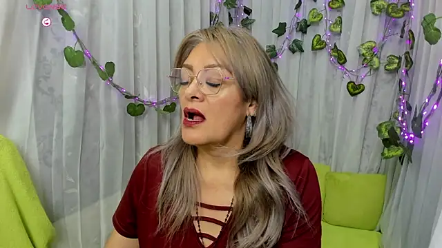 RebeccaThompson online show from 11-30-25, 05:11