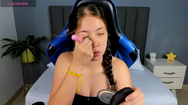 Snapshot of nataly_rodri chatting on 01-17-25, 12:10 nataly rodri online show from 01-17-25, 12:10