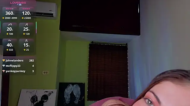 Snapshot of Emma__Blanco chatting on 04-30-26, 10:14 Emma Blanco online show from 04-30-26, 10:14