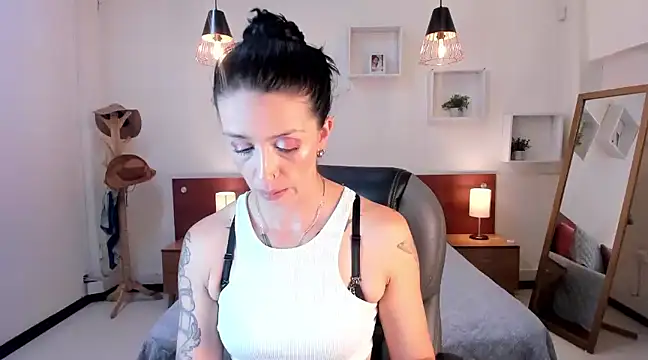 Kristen Garner online show from 12-06-24, 09:13