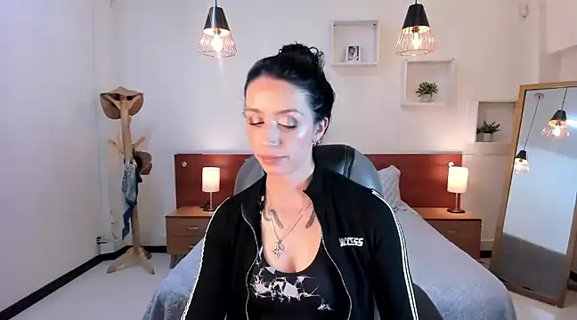 Kristen Garner online show from 12-14-24, 07:57