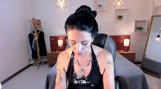 Kristen Garner online show from 12-20-24, 08:34