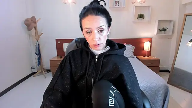 Kristen Garner online show from 01-05-25, 03:53