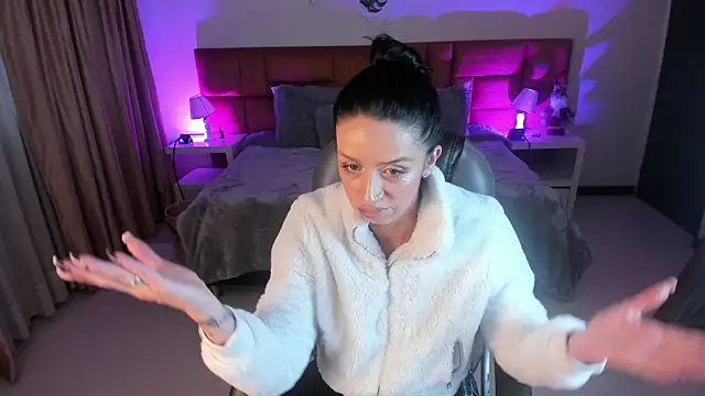 Kristen Garner online show from 11-21-25, 09:24