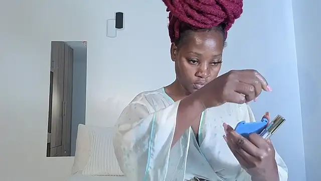 Snapshot of Elegant_Ebony chatting on 10-19-25, 01:45 Elegant Ebony online show from 10-19-25, 01:45