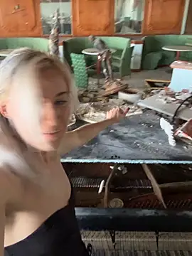 Snapshot of Dina-Light chatting on 02-14-25, 01:29 Dina-Light online show from 02-14-25, 01:29