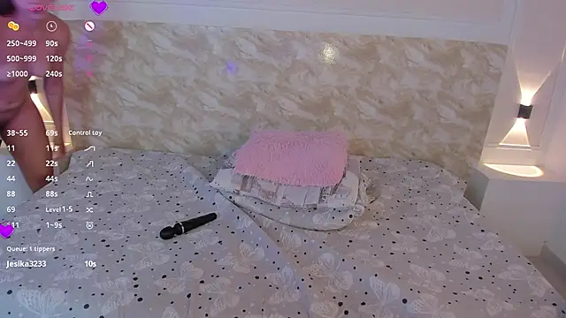 EmilyEvans7 online show from 12-10-24, 11:30
