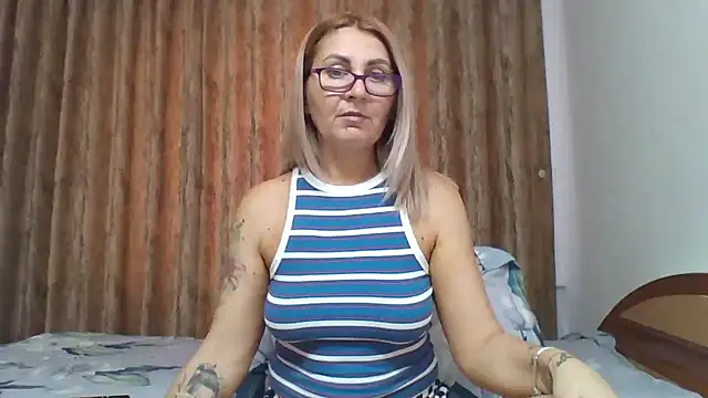 Snapshot of PussyEvely chatting on 12-10-24, 11:11 PussyEvely online show from 12-10-24, 11:11