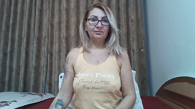 Snapshot of PussyEvely chatting on 01-13-25, 05:44 PussyEvely online show from 01-13-25, 05:44