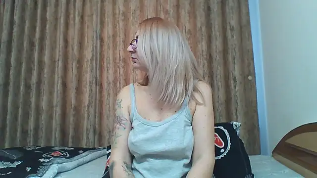 Snapshot of PussyEvely chatting on 01-30-25, 07:39 PussyEvely online show from 01-30-25, 07:39