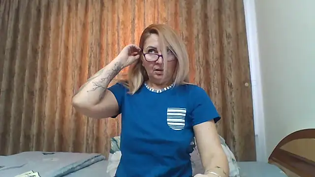 Snapshot of PussyEvely chatting on 02-12-25, 12:12 PussyEvely online show from 02-12-25, 12:12