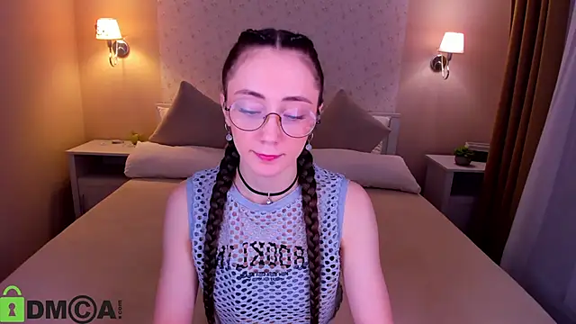 Lexi Split online show from 05-05-26, 01:46