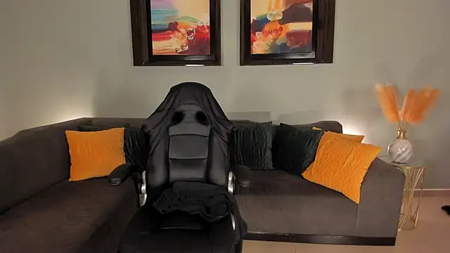 PuiYee online show from 02-04-25, 04:50