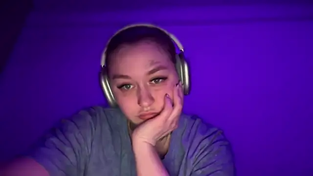 Snapshot of Isabel-Bailey chatting on 10-23-25, 09:24 Isabel-Bailey online show from 10-23-25, 09:24