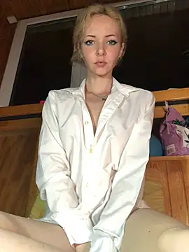 Snapshot of Kristina03 chatting on 02-17-25, 10:47 Kristina03 online show from 02-17-25, 10:47