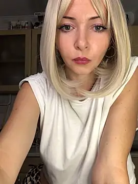 Snapshot of Kristina03 chatting on 10-15-25, 09:26 Kristina03 online show from 10-15-25, 09:26